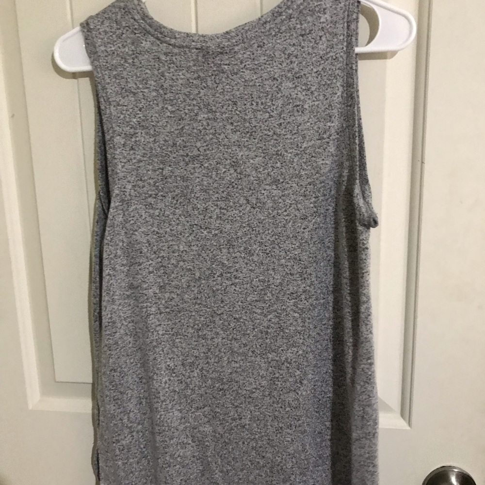 Tank tops - Picture 3 of 8